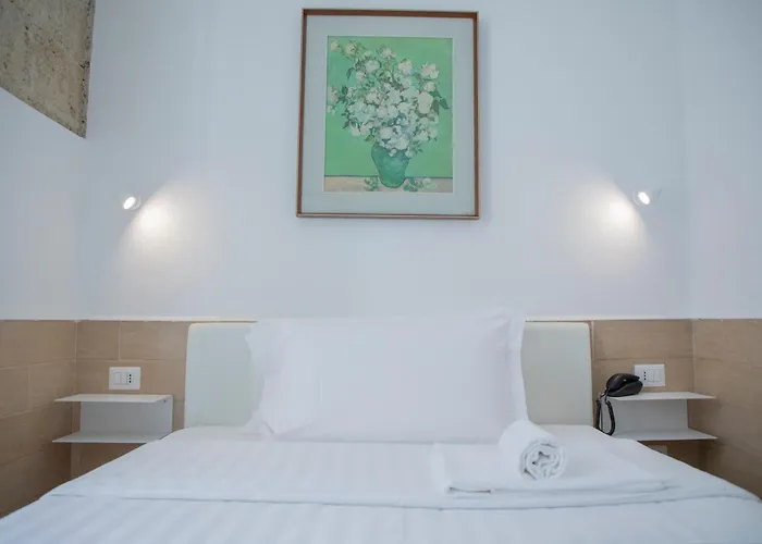 H22 فندق نابولي